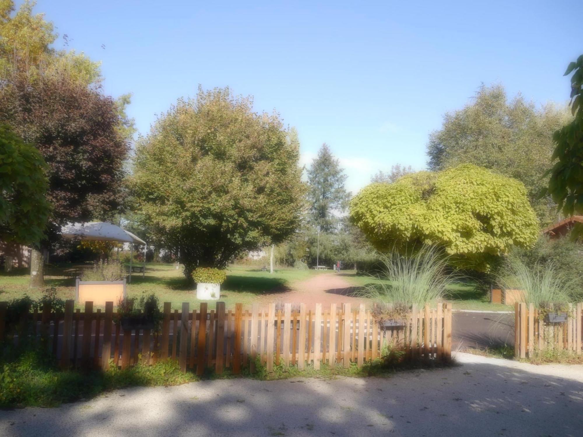 Camping De Charlieu - Mobile Home ภายนอก รูปภาพ